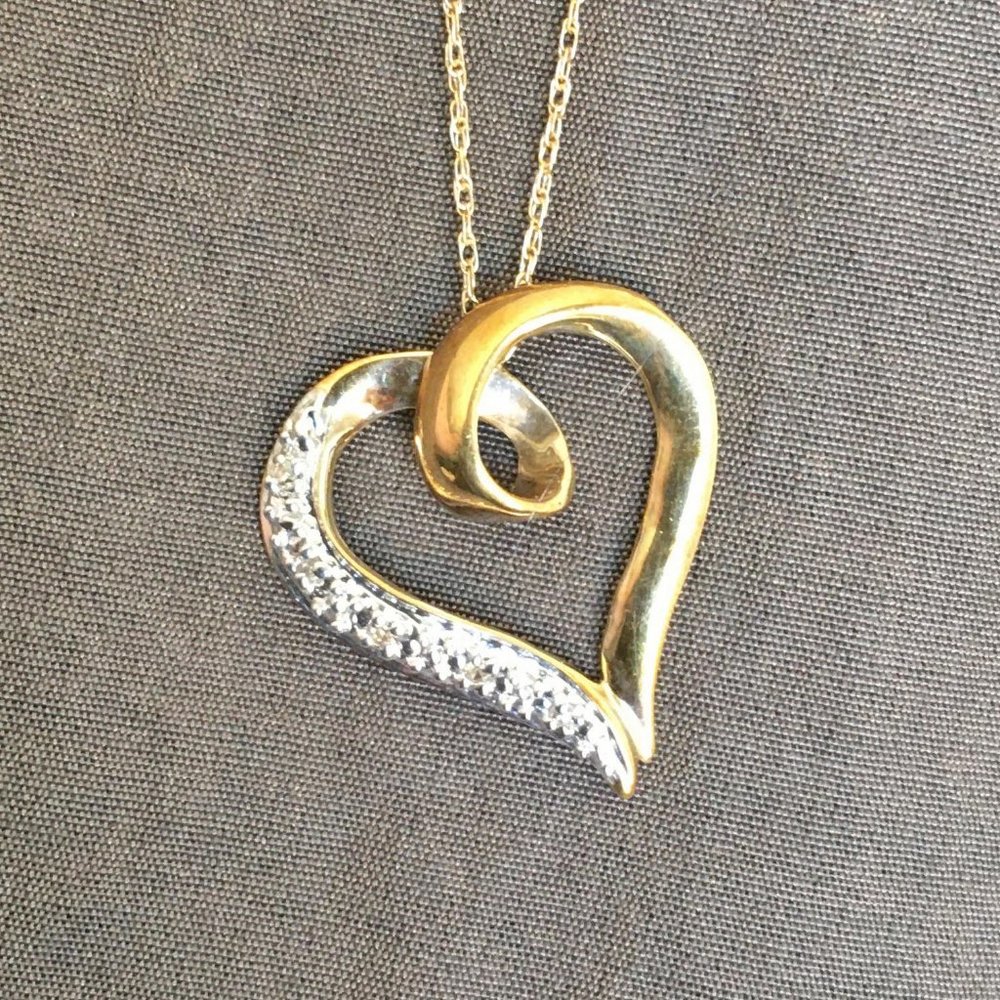 Gold & diamond heart pendant